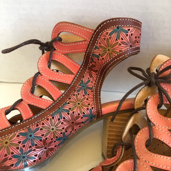 Beautiful L’Artiste spring step pink heeled flower sandals - Picture 8 of 15